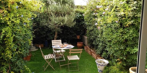 Pretty T1 with garden by the sea Apartment in Nice