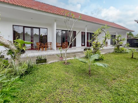 Property building, Patio, Garden, Balcony/Terrace, Garden view