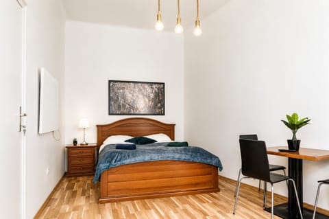 Property building, Bed, Seating area, Bedroom