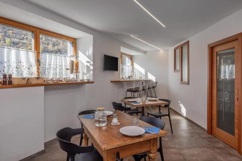 TV and multimedia, Dining area