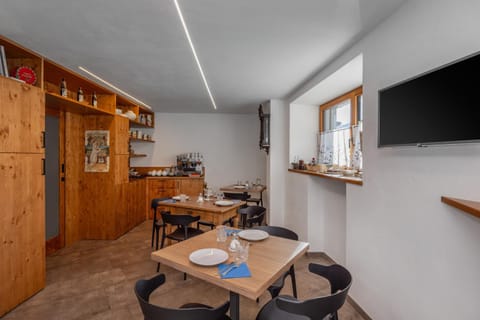 TV and multimedia, Dining area