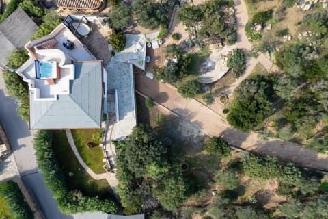 Villa Aurazure by Klodge Villa in Porto Istana