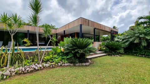 Pacific Palms Luxury Villa House in Takitumu District