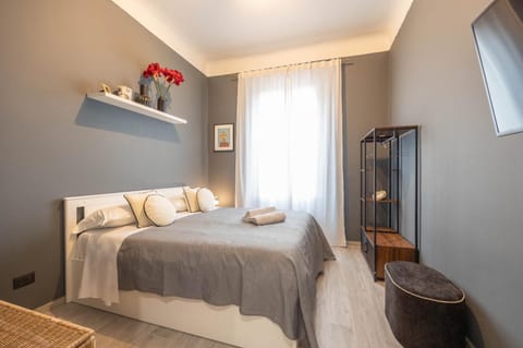 Communal lounge/ TV room, Bed, Photo of the whole room, Bedroom, wardrobe