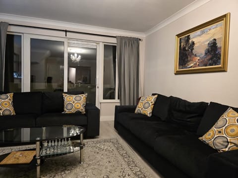 Dublin - 3 Bedroom Cosy Home - Sleeps Max 7 House in Dublin