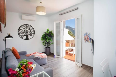 Sunny Terrace & Mountain Views Apartment in Mijas