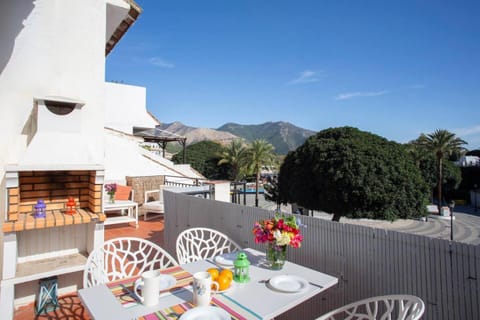 Sunny Terrace & Mountain Views Apartment in Mijas