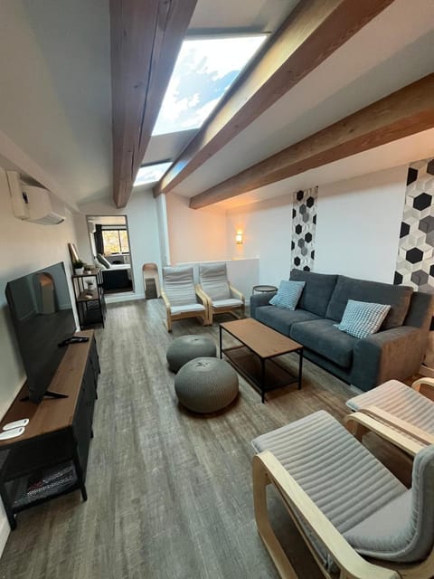 Communal lounge/ TV room, TV and multimedia, Living room, Seating area