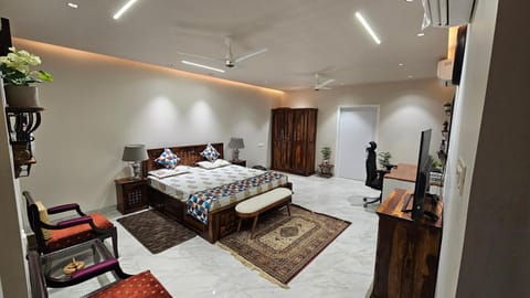 Bed, TV and multimedia, Photo of the whole room, Bedroom, wardrobe