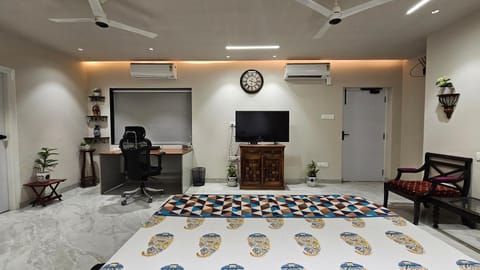 Bed, TV and multimedia, Bedroom, air conditioner