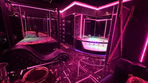 Hot Tub, Fitness centre/facilities, Other, Other, Other, Decorative detail, Decorative detail, Seating area