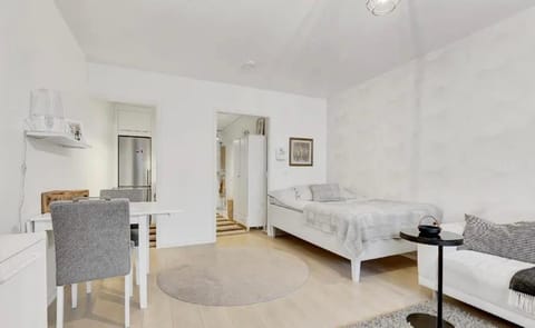 Bed, Living room, Photo of the whole room, Seating area, Bedroom