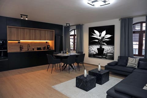 TV and multimedia, Kitchen or kitchenette, Living room, Dining area