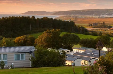 Neighbourhood, Natural landscape