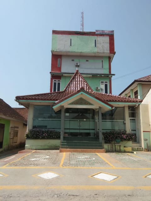 Property building, Day