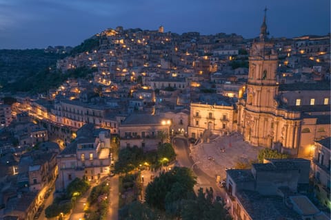 Nearby landmark, Night, Bird's eye view