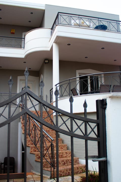 Property building, Day, View (from property/room), Balcony/Terrace