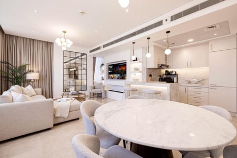 Kitchen or kitchenette, Seating area, Dining area