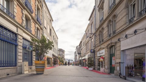 Day, Neighbourhood