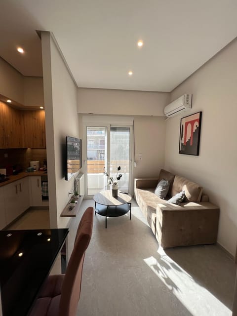TV and multimedia, Kitchen or kitchenette, Living room, Seating area