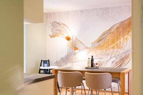 Seating area, Dining area