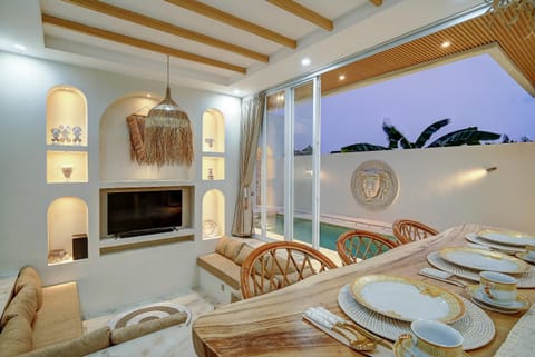 Seating area, Dining area