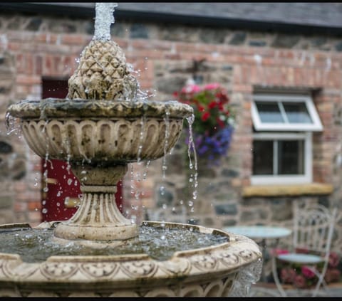 Oak field Cottages Belfast open plan studio stunning & tranquil Apartment in Belfast