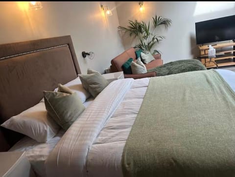 Oak field Cottages Belfast open plan studio stunning & tranquil Apartment in Belfast