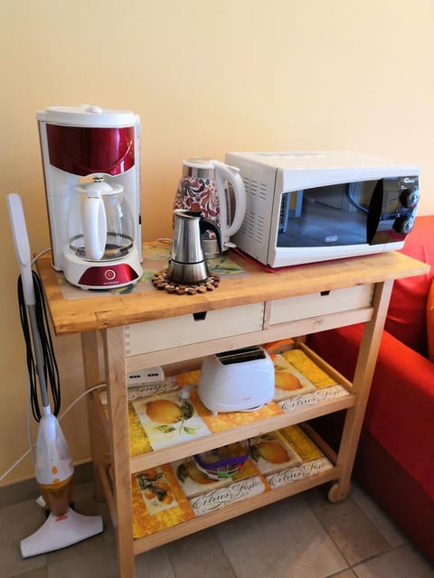 Coffee/tea facilities, microwave, toaster