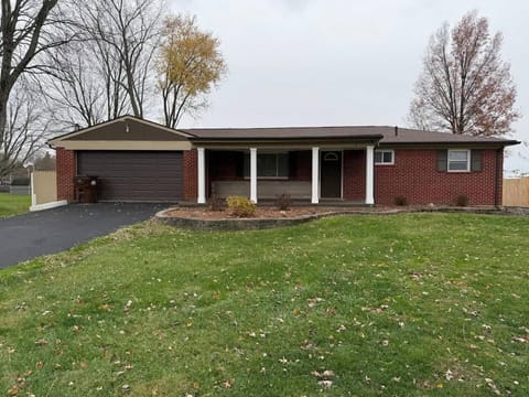 Just like home w Pool & Pool table House in Ohio