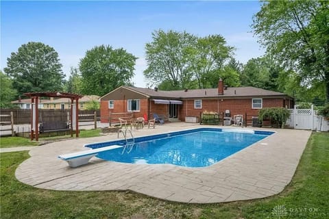 Just like home w Pool & Pool table House in Ohio