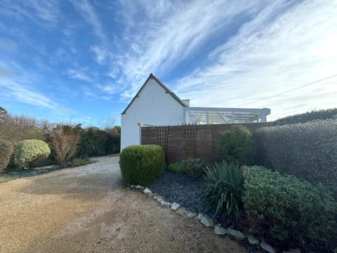 Maison avec WIFI, véranda à 320m de la mer à TREGASTEL - Réf 36 Villa in Trégastel