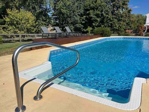 Amazing Pool & Walk to the Park House in Ohio