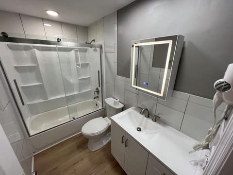 Amazing Pool & Walk to the Park House in Ohio