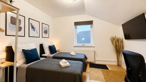 Bed, TV and multimedia, towels