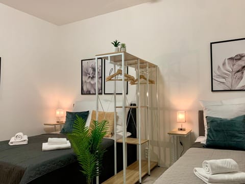 Bed, Living room, Photo of the whole room, Bedroom, towels