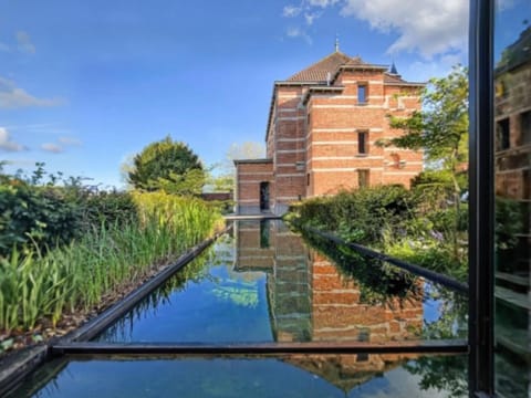 Property building, Garden, Swimming pool