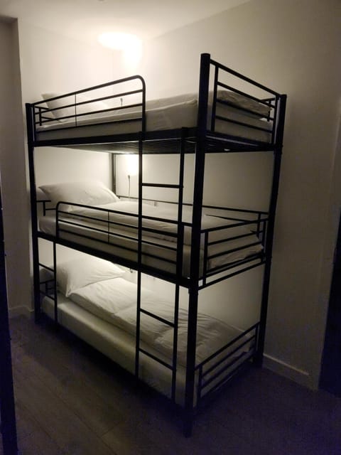 Bedroom, bunk bed