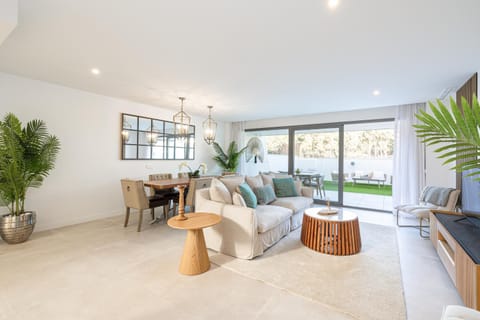 Living room, Garden view