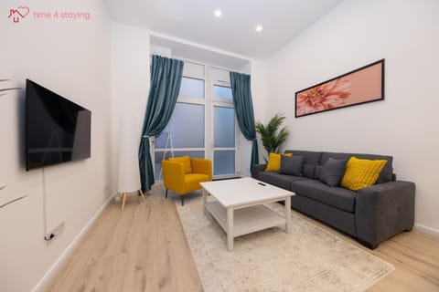 Communal lounge/ TV room, TV and multimedia, Living room, Seating area, Evening entertainment, Street view, Street view, heating, heating, internet, internet