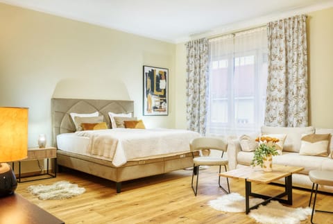 Bed, Seating area, Bedroom