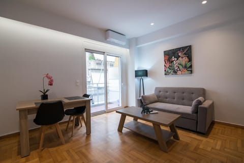 TV and multimedia, Living room, Seating area, Dining area, air conditioner