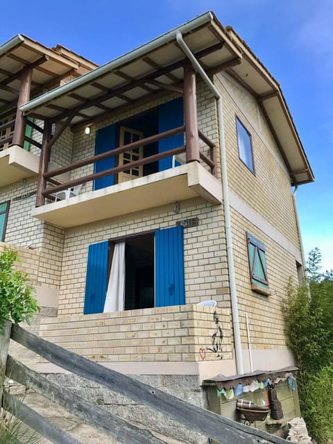 Property building, Day, Balcony/Terrace