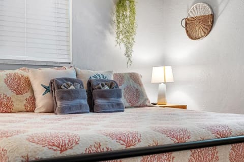 Heated Pool - 8 min to beach - King Beds House in Seminole