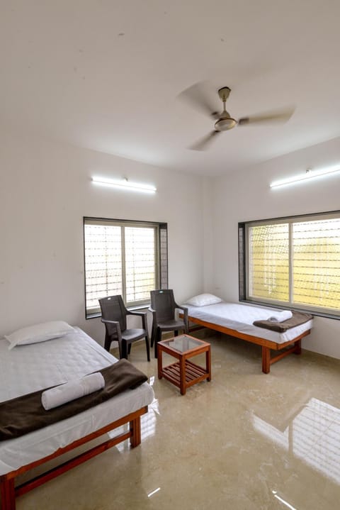 Photo of the whole room, Bedroom