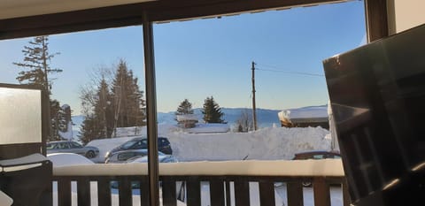 Communal lounge/ TV room, Natural landscape, Mountain view, Parking