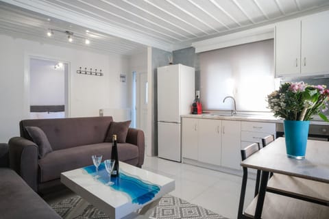 Kitchen or kitchenette, Living room