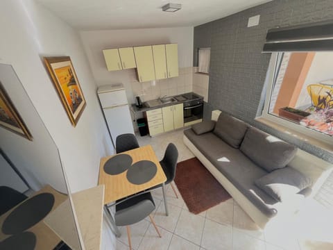 Living room, Dining area, oven, stove
