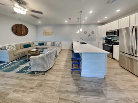 Kitchen or kitchenette, Living room, Seating area, furniture, microwave, oven, stove, kitchen