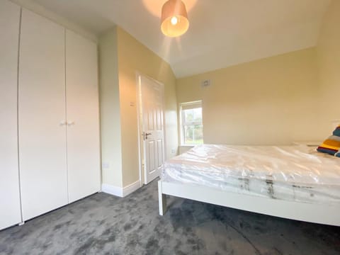 Naas Housing for Workers - Sleeps 6 Apartment in Ireland